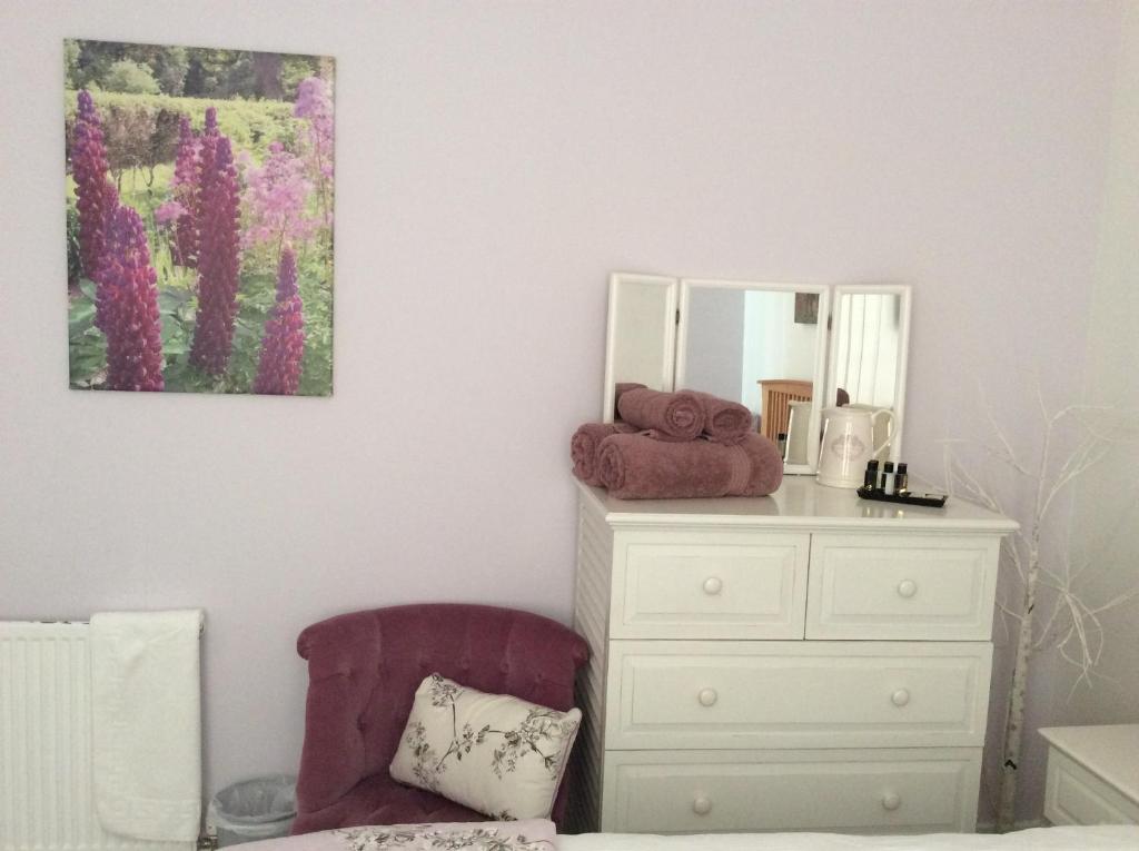 Oisean Sheonag room 6